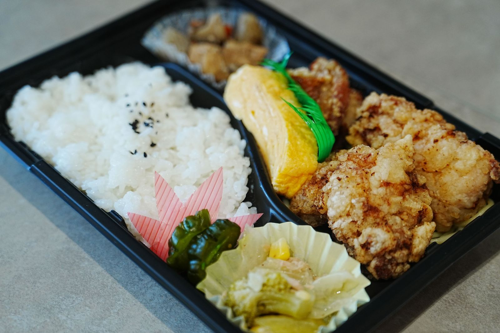 唐揚げの日替わり弁当